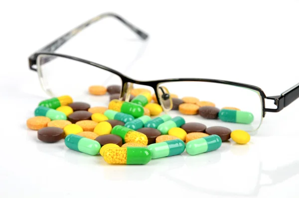 Medizin und Brille — Stockfoto