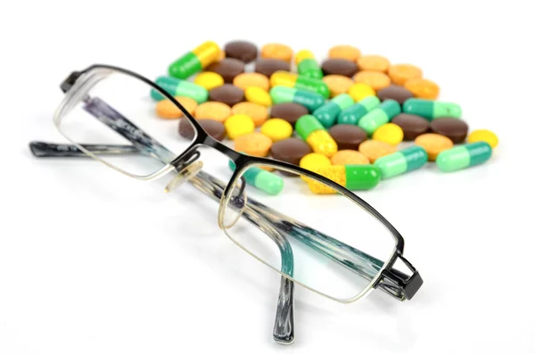 Medizin und Brille — Stockfoto