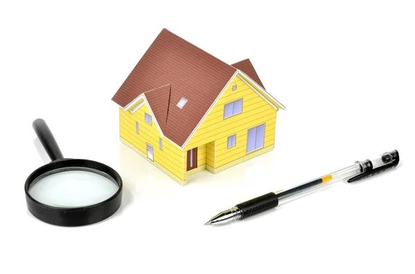 Magnifier and model house — Stock Photo, Image