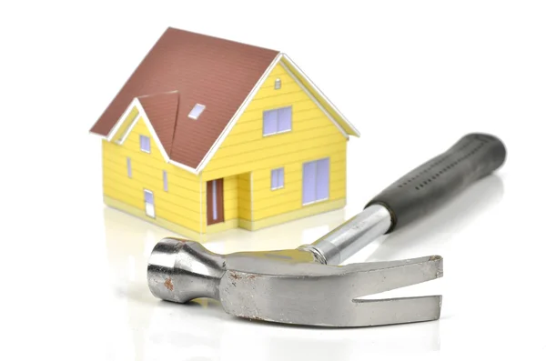 Hammer and model house — Stock Photo, Image