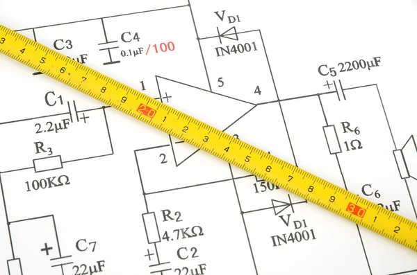 Diagrama de circuito e fita métrica — Fotografia de Stock