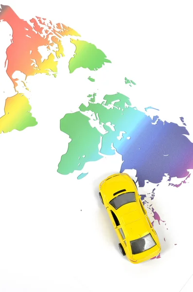 Carro de brinquedo e mapa do mundo — Fotografia de Stock