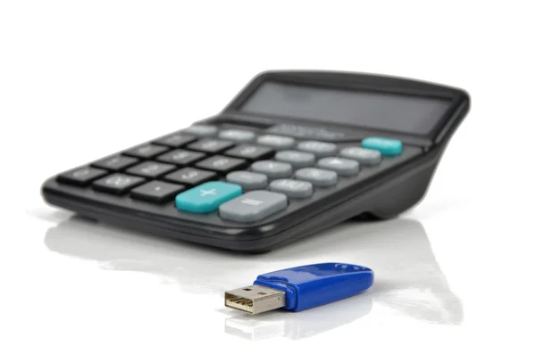 Dysku USB i kalkulator — Zdjęcie stockowe