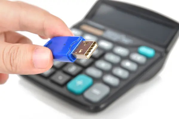 Калькулятор і USB диск — стокове фото