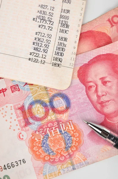 Valuta cinese e passbook — Foto Stock