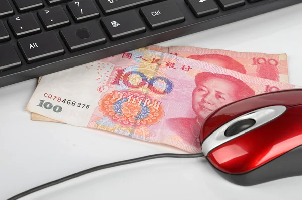 Computermuis en chinese munt — Stockfoto