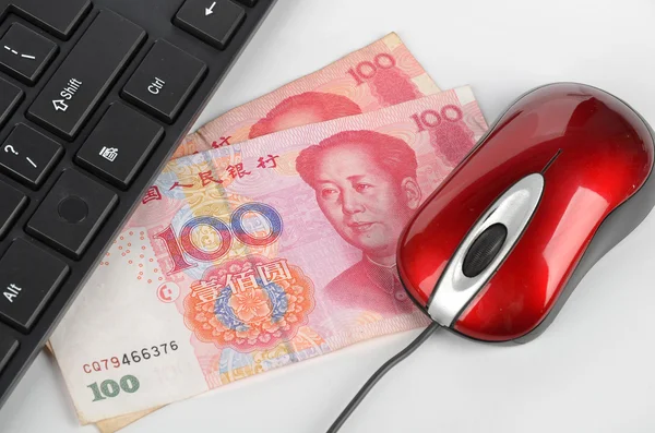 Computermaus und chinesische Währung — Stockfoto