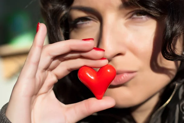Valentines beijo com coração — Fotografia de Stock