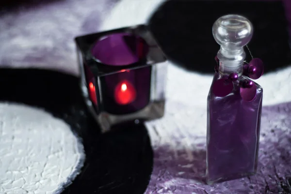 Декоративна пляшка і тримач свічок — стокове фото