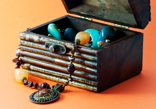Decorative casket with jewelry — Stock Photo, Image
