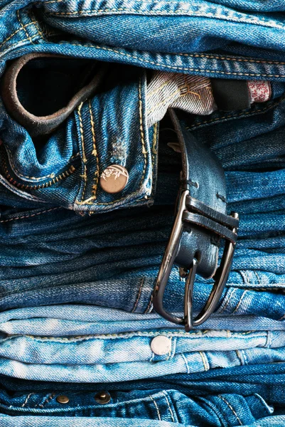 Jeans avec ceinture — Photo