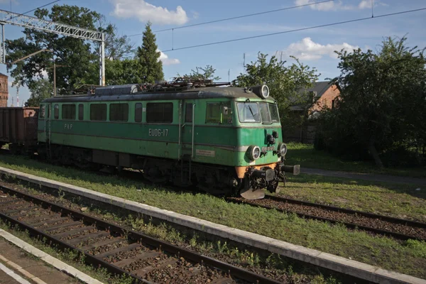 Vlak, trať, stanice — Stock fotografie