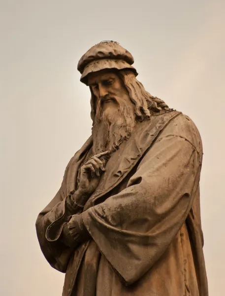 莱昂纳多 · 达 · 芬奇雕像 — 图库照片