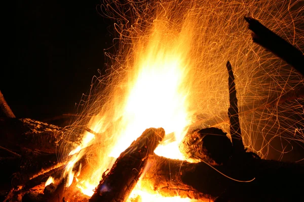 Eld på natten — Stockfoto