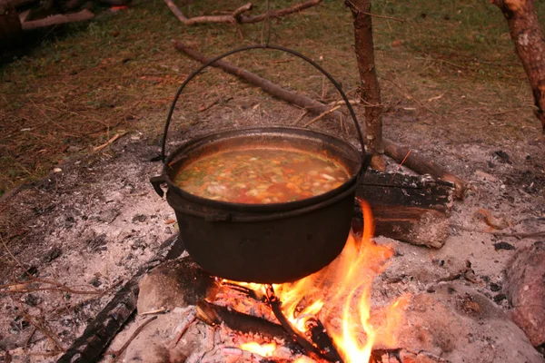 Food making on campfire — Stock Photo, Image