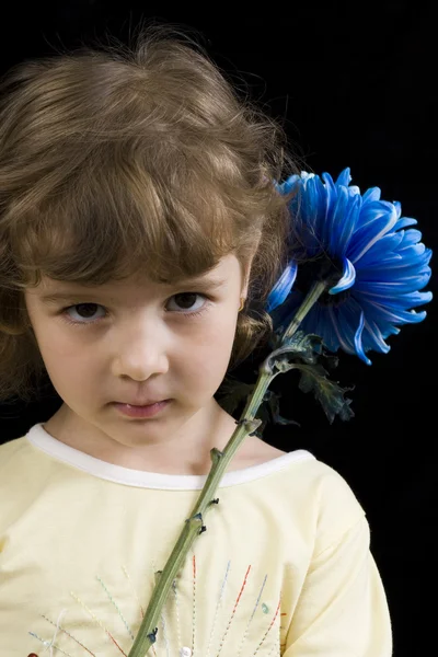 Chica adn la flor — Foto de Stock