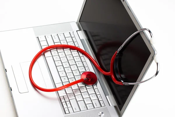 Diagnóstico por laptop — Fotografia de Stock