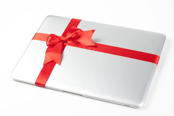 Silver laptop gåva — Stockfoto