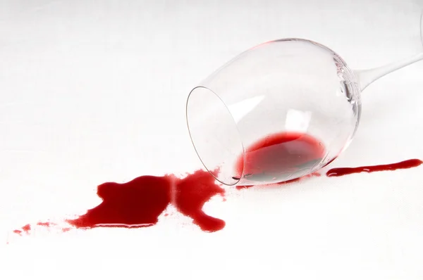 Derramando vinho tinto — Fotografia de Stock