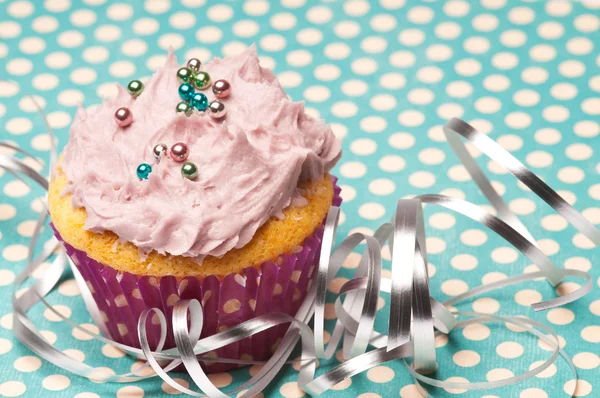 Cupcake with silver ribbon — Stock Photo, Image