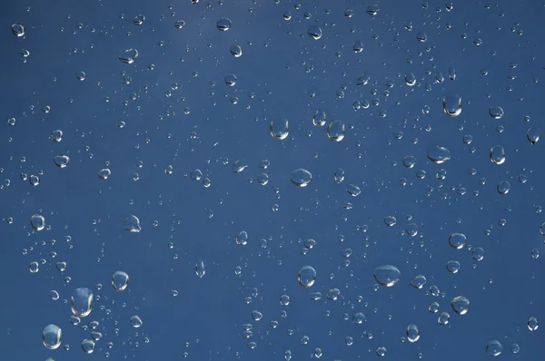 Gocce d'acqua su una finestra — Foto Stock