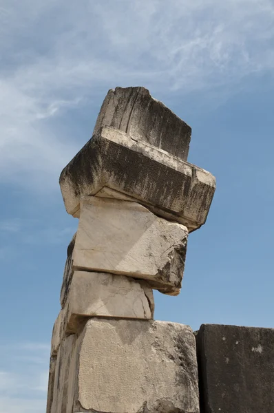 Marmor ruiner kolumn i gamla staden — Stockfoto
