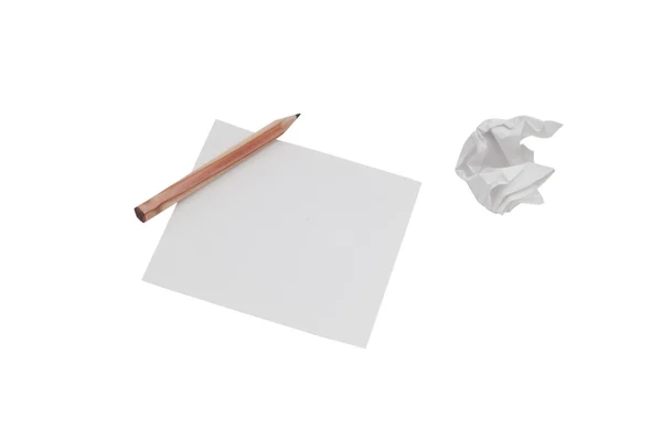 Nota papel y lápiz un poco de papel arrugado — Foto de Stock