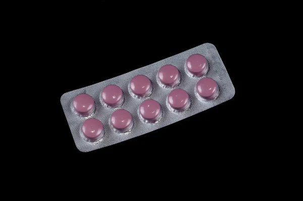 Витаминные капсулы розового цвета — стоковое фото