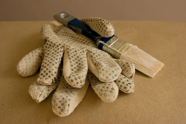 Γάντια και βούρτσα — Stockfoto