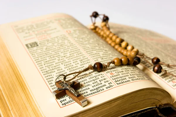 Rosary beads and breviary — Stock Photo, Image