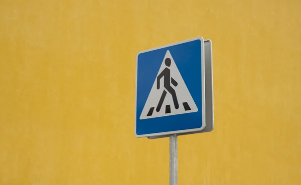 Crosswalk señal de tráfico —  Fotos de Stock