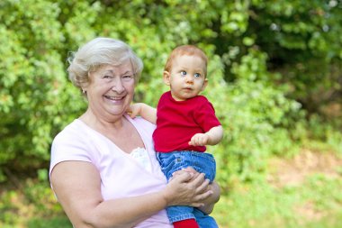 Büyükanne holding bebek