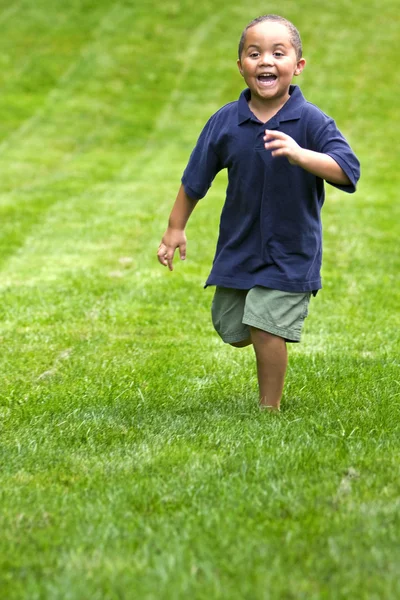 走っている少年 — ストック写真