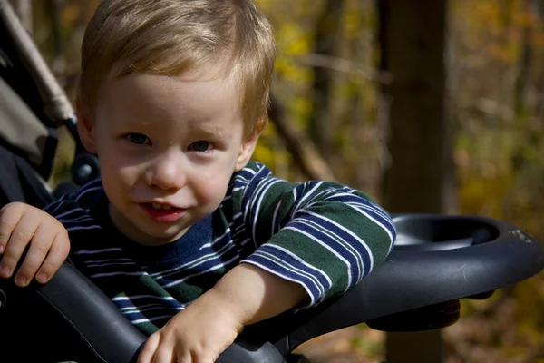 Chłopiec w wózek — Zdjęcie stockowe