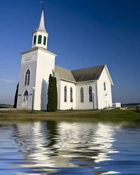Velha igreja branca — Fotografia de Stock