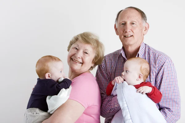 Щасливі-дідусі та бабусі — стокове фото