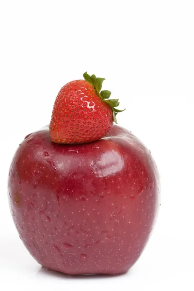 Erdbeere und Apfel — Stockfoto