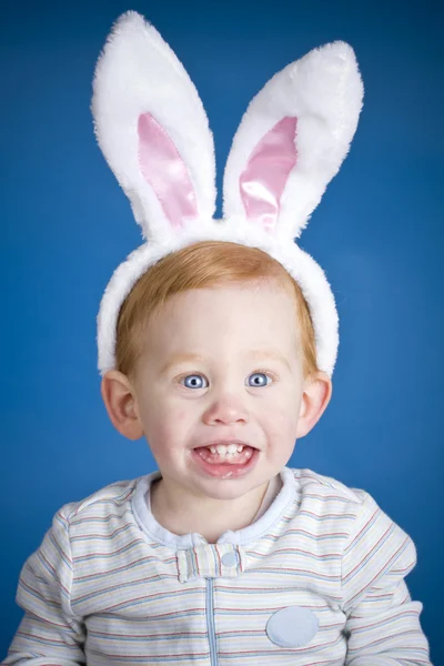 Velikonoční zajíček chlapec — Stock fotografie