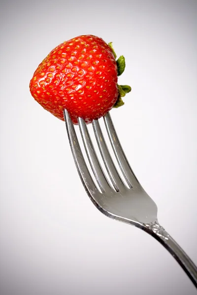 イチゴのフォーク — ストック写真