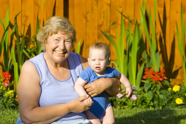 Nonna con nipote — Foto Stock