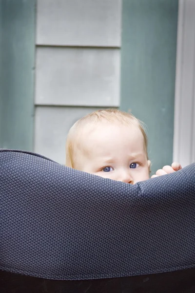 Erkek bebek bakma — Stok fotoğraf