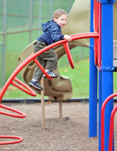 Jongen spelen — Stockfoto