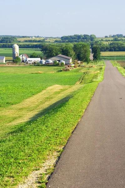 Boerderij in platteland — Stockfoto