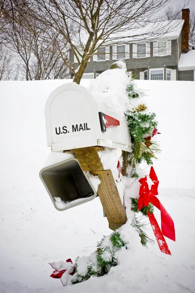 Caixa de correio de inverno — Fotografia de Stock