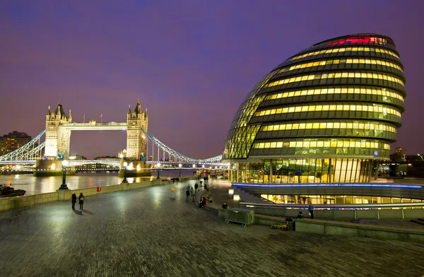 City Hall and Tower Bridge — Stock Photo, Image