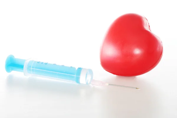 Syringe and heart — Stock Photo, Image