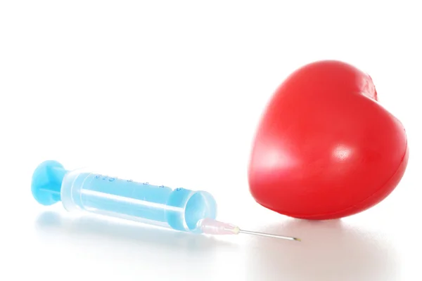 Syringe and heart — Stock Photo, Image