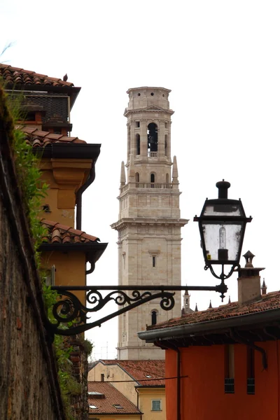 Toren van verona cathedral, Italië — Stockfoto