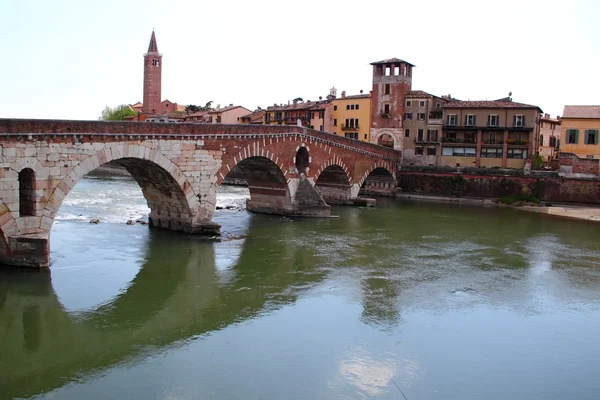 Verona lungo il fiume Adige — Foto Stock
