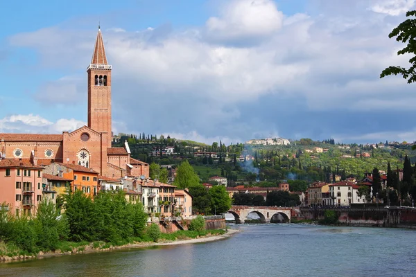 Βερόνα κατά μήκος του ποταμού adige, Ιταλία — Φωτογραφία Αρχείου